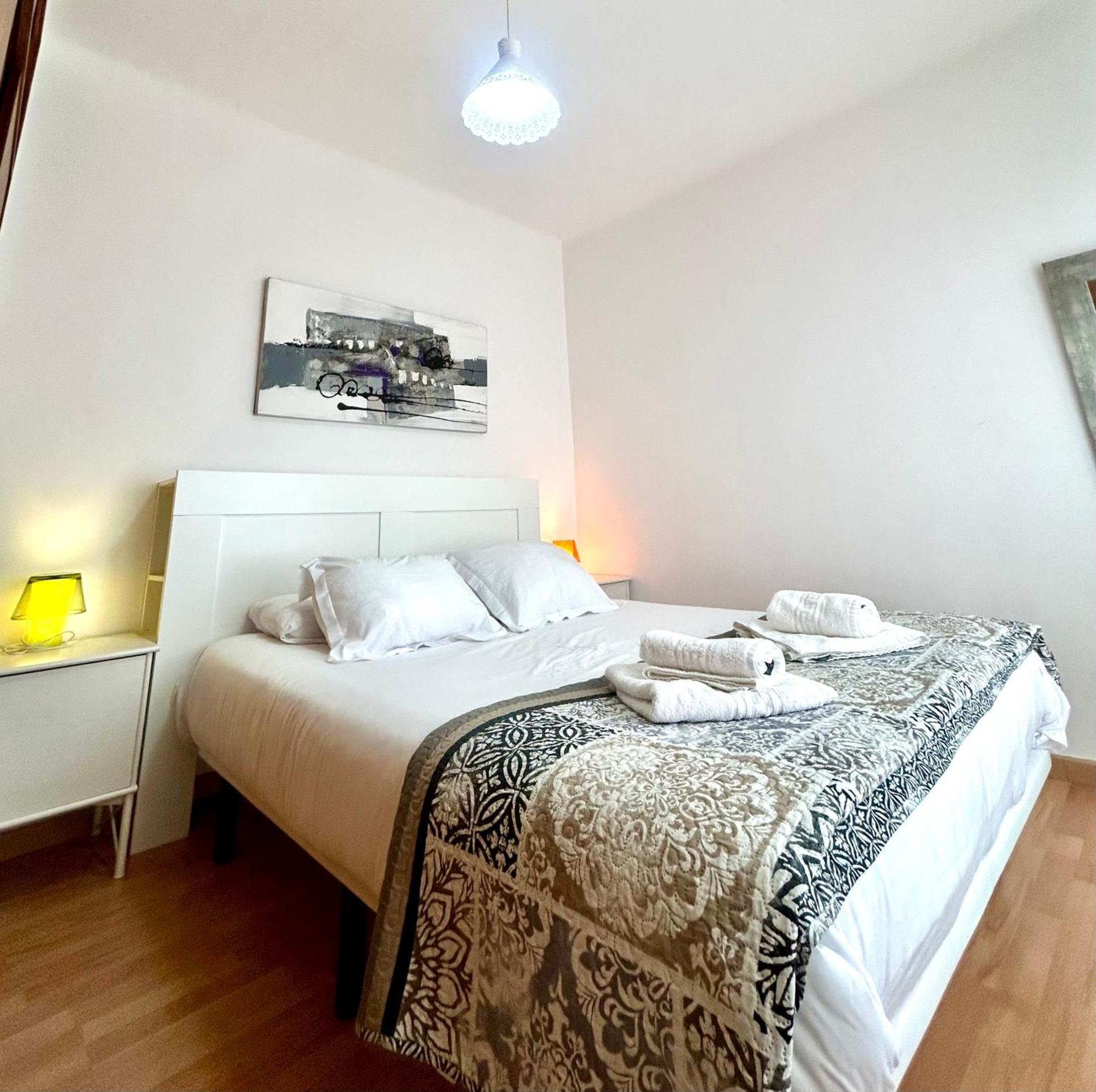 Apartment Carrer D'Olesa Barcelona Eksteriør bilde