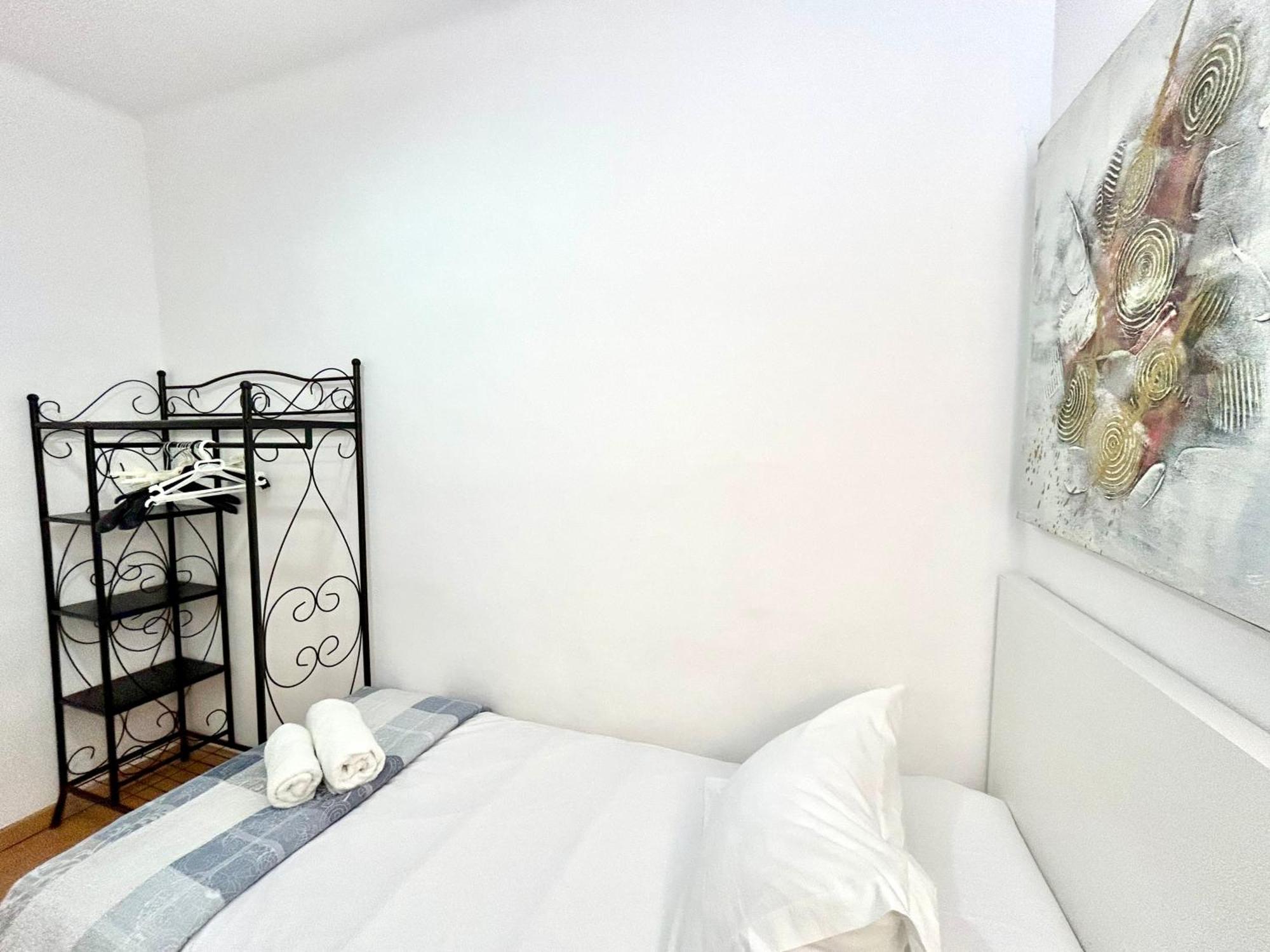 Apartment Carrer D'Olesa Barcelona Eksteriør bilde